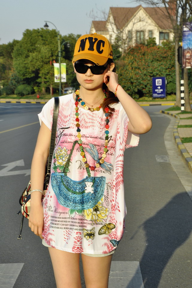 供應夏季女裝新款連衣裙批發(fā)時尚女裝批發(fā)廠家**韓版男女裝T恤批發(fā)
