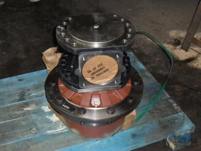 供應(yīng)DD110壓路機(jī)減速機(jī)總成