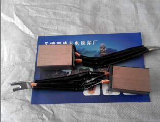 供應(yīng)電纜設(shè)備大電流銅質(zhì)碳刷 J164 32x42x60 實體工廠