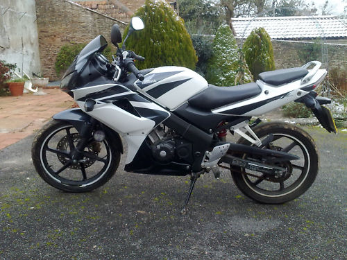 供應本田CBR125RR摩托車 本田跑車 本田賽車 全新特價銷售