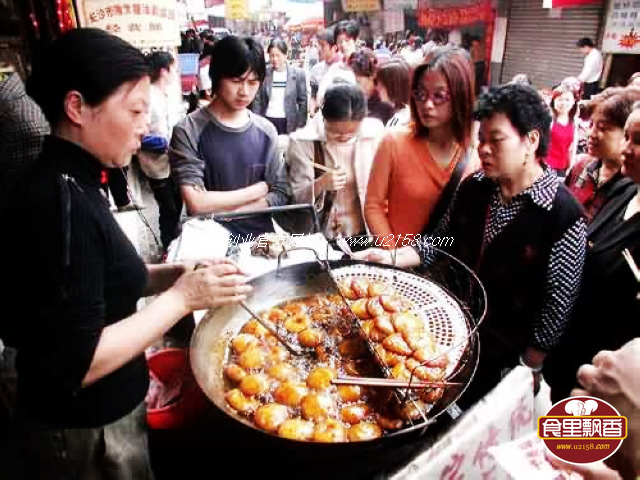 長沙食里飄香小吃技術培訓之糖油粑粑