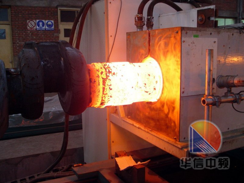 供應(yīng)華信大型軸端部加熱現(xiàn)場(chǎng)