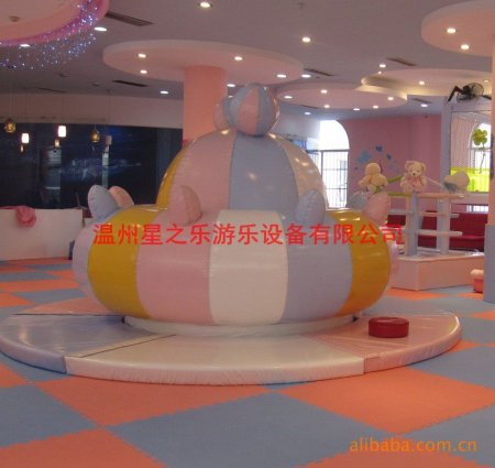 供應(yīng)玩具 西瓜轉(zhuǎn)盤淘氣堡兒童樂園(進口塑料 CE認(rèn)證)