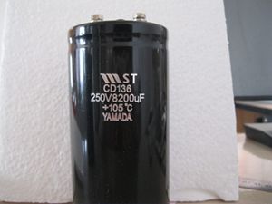 供應(yīng)250v8200uf高壓儲能電容器
