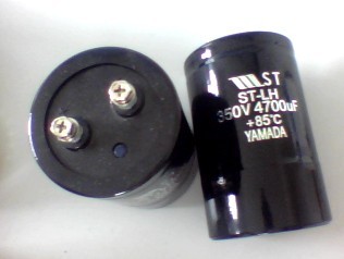供應(yīng)350v4700uf105度電解電容器