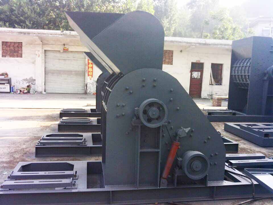 供應(yīng)河北小型雙級(jí)粉碎機(jī)（耐磨材質(zhì)）