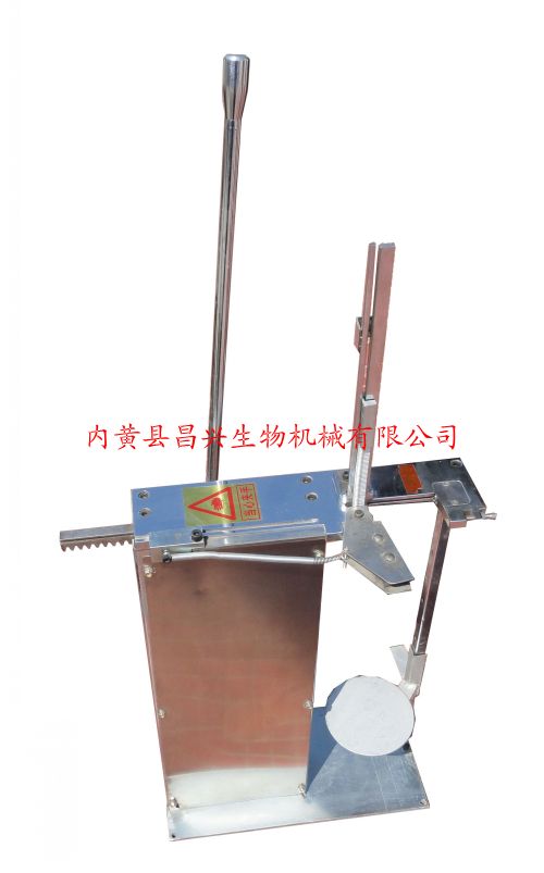 供應(yīng)食用菌腳踏式扎口機(jī)價(jià)格,較新食用