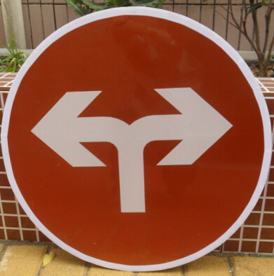 供應(yīng)方形標(biāo)志牌，進(jìn)出口道路【綠道通】紅白標(biāo)志牌，耐撞標(biāo)志桿