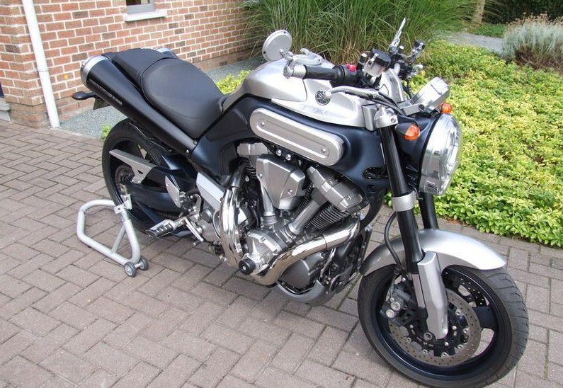 供應(yīng)雅馬哈MT-01摩托車跑車