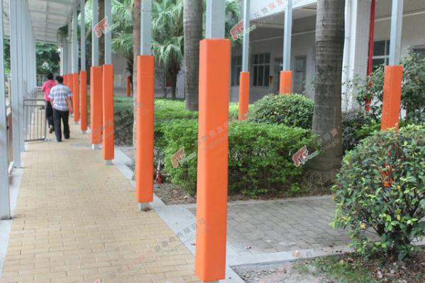 供應東莞南城陽光*六小學橙色方柱鋼構軟體柱墊系列