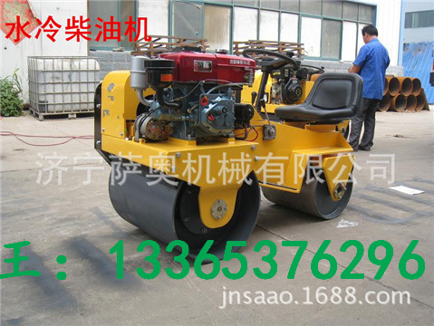 供應進口液壓系統小座駕式壓路機