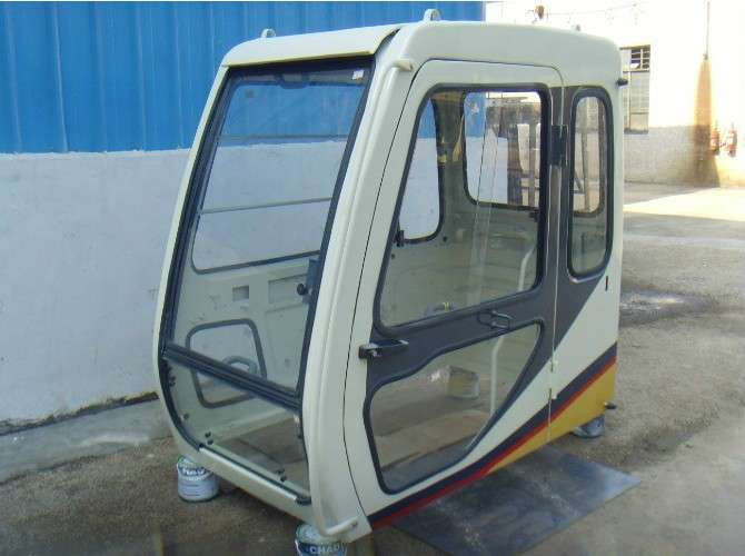 供應(yīng)福田雷沃FR220-7挖掘機(jī)駕駛室