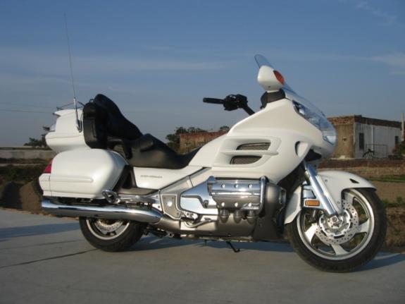 供應400摩托車跑車 本田金翼-GL1800