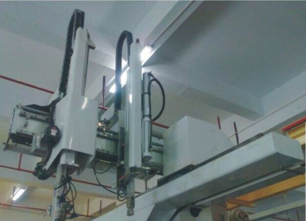 供應塑膠自動印刷機熱轉印機導光板機械手注塑機械手埋五金件自動化設備