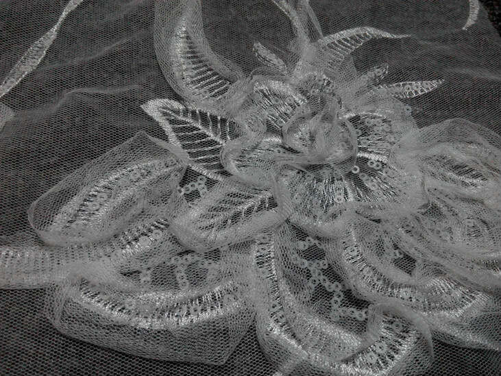 供應**朵花刺繡 花邊面料 電腦刺繡