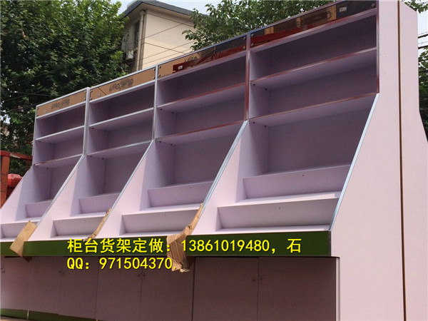 常州零食連鎖店展示柜，展示架制作批發(fā)，零食柜臺(tái)定做，零食貨架生產(chǎn)，零食貨架報(bào)價(jià)，玻璃貨架報(bào)價(jià)，亞克力貨架定做，各種款式選擇