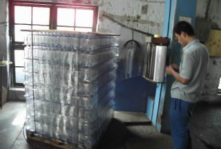 供應(yīng)河南河北玻璃瓶纏繞包裝機(jī)