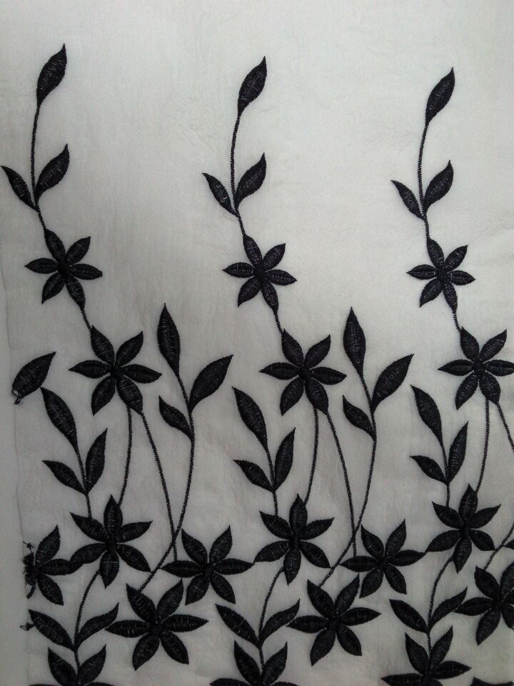 供應(yīng)純棉毛圈面料 葉子花型刺繡花邊 廠家**