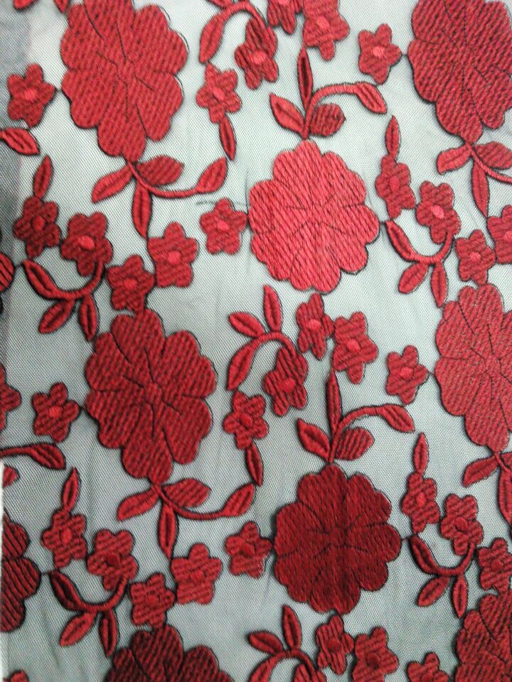 供應(yīng)玫瑰花刺繡花邊 紅色蕾絲網(wǎng)紗面料