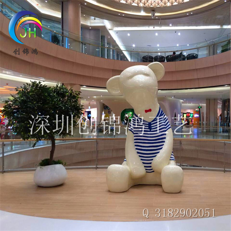 海魂衫北極熊卡通造型雕塑**廠家，玻璃鋼雕塑廠家定做