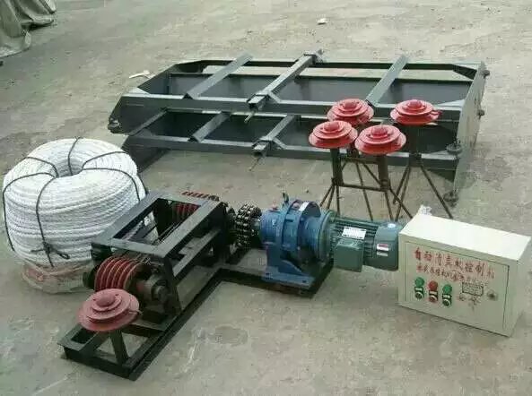 青州市金博浩機(jī)械**生產(chǎn)刮板式清糞機(jī).養(yǎng)殖場車間刮糞機(jī)