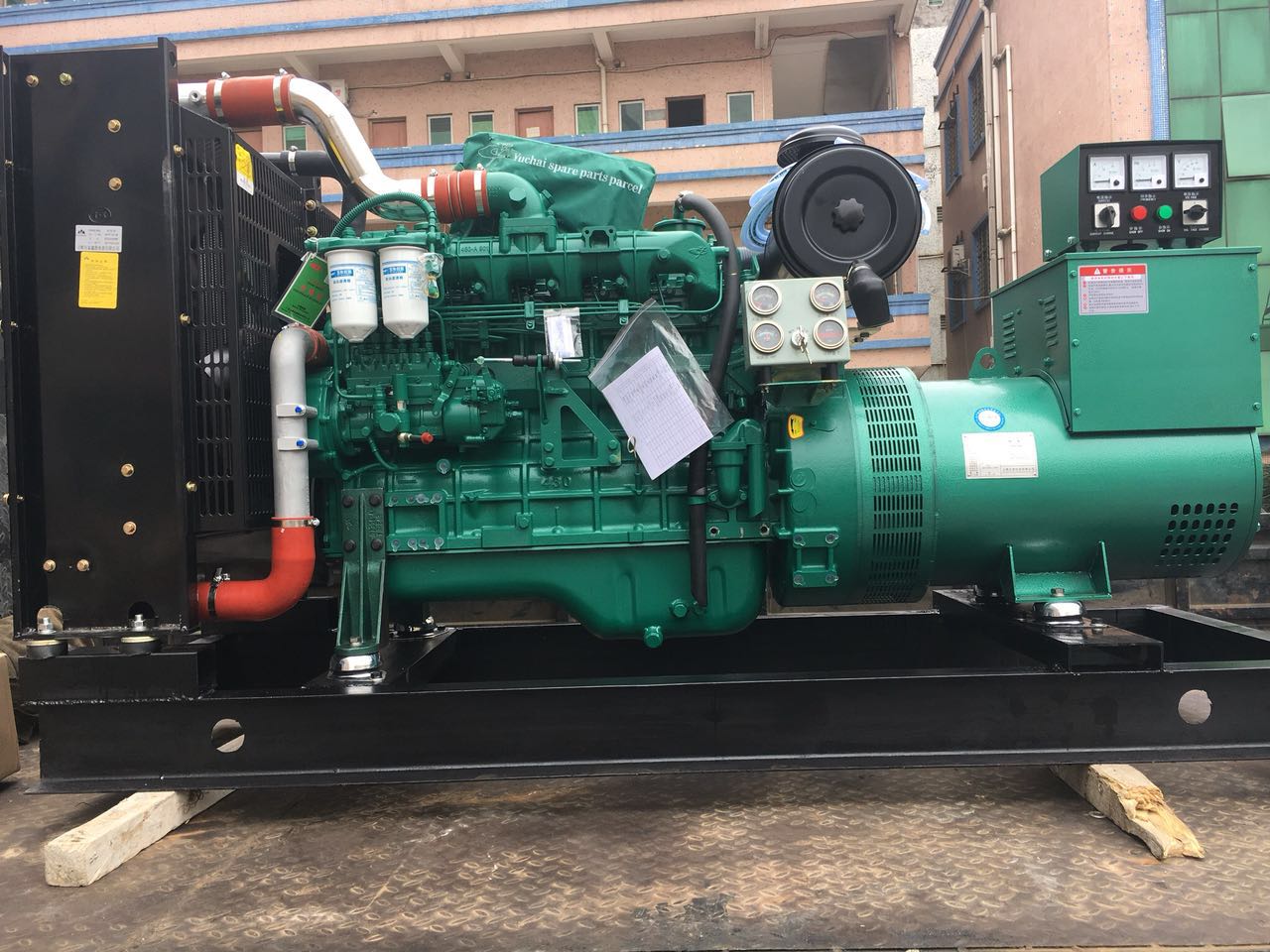 玉柴發電機組特點介紹——100kw柴油發電機