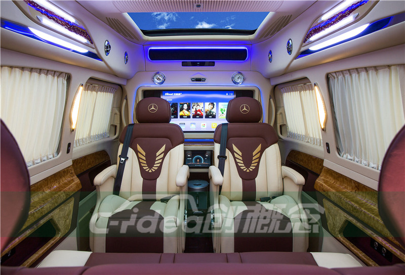 奔馳V260商務車改裝7座內飾，車頂裝潢豪華全景天窗