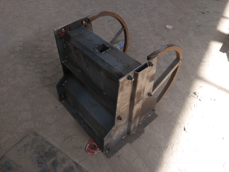 隔離墩鋼模具比塑料模具的優勢