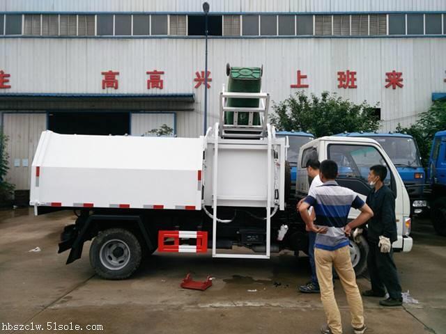 **掛桶垃圾車 熱門掛桶垃圾車 全國(guó)供應(yīng)