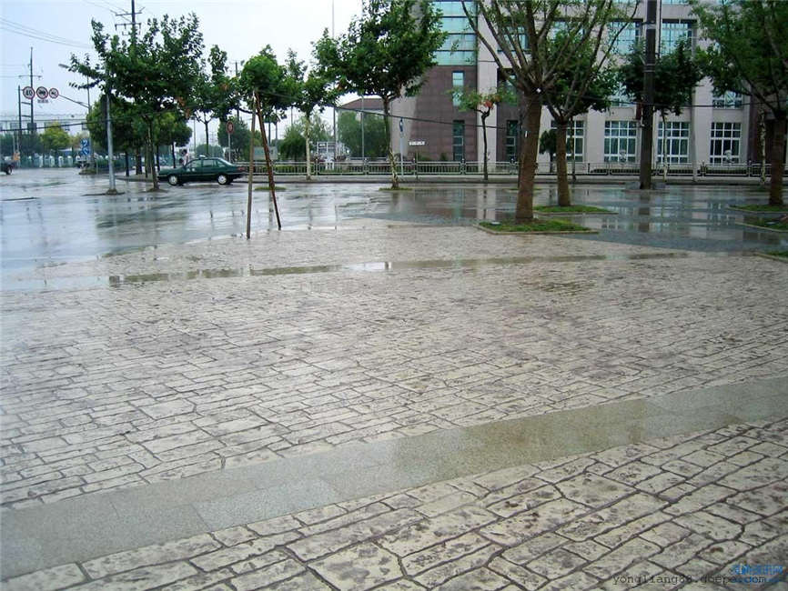 德陽彩色壓模地坪材料生產(chǎn)工廠    壓模地坪施工模具