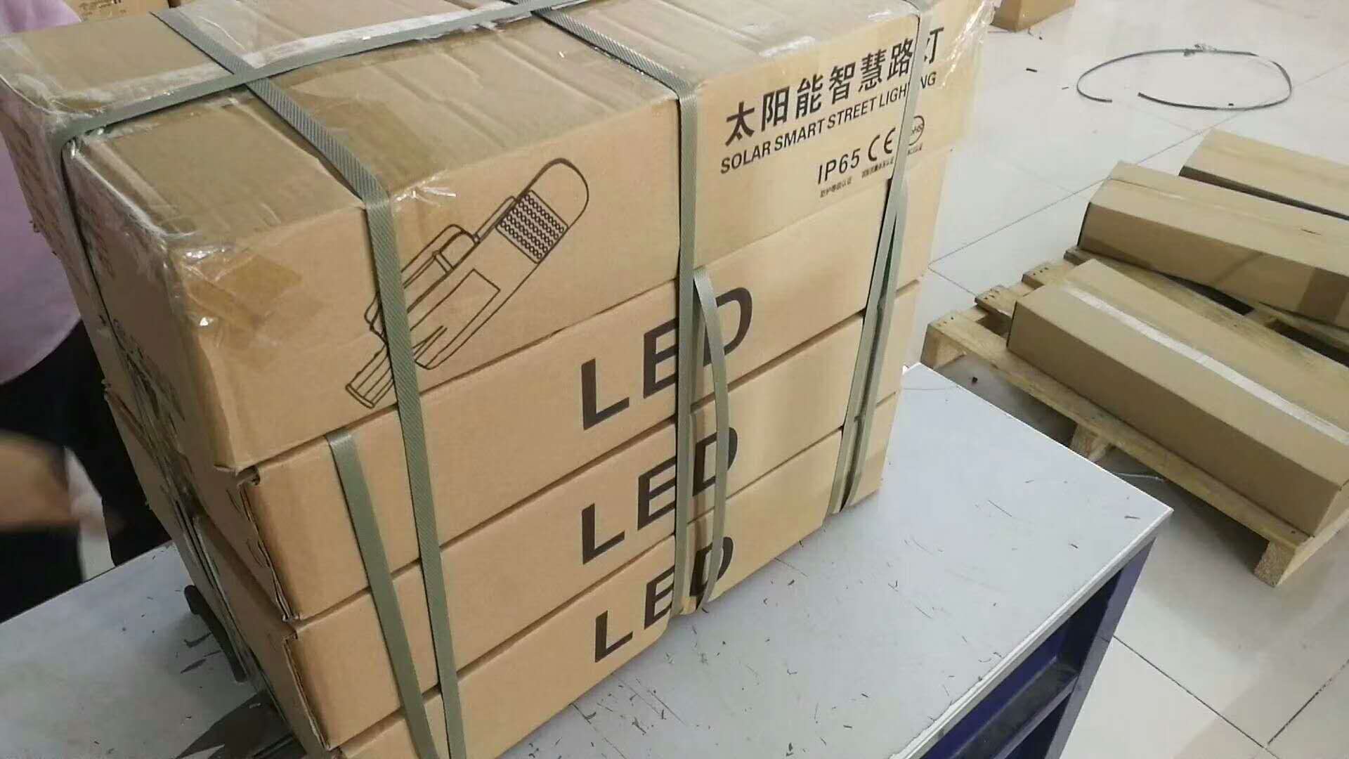 柳州LED路燈廣西恒之光新能源為您供應**新農村太陽能路燈鋼材