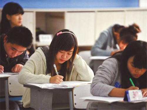 想要西安*就到德隆教育