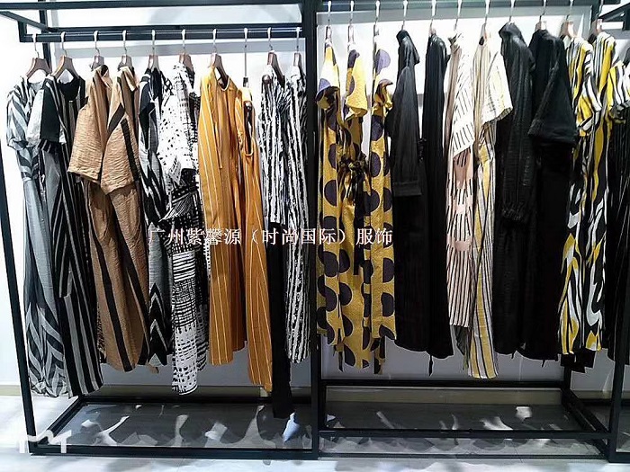 時尚**服飾**折扣女裝庫存女裝批發
