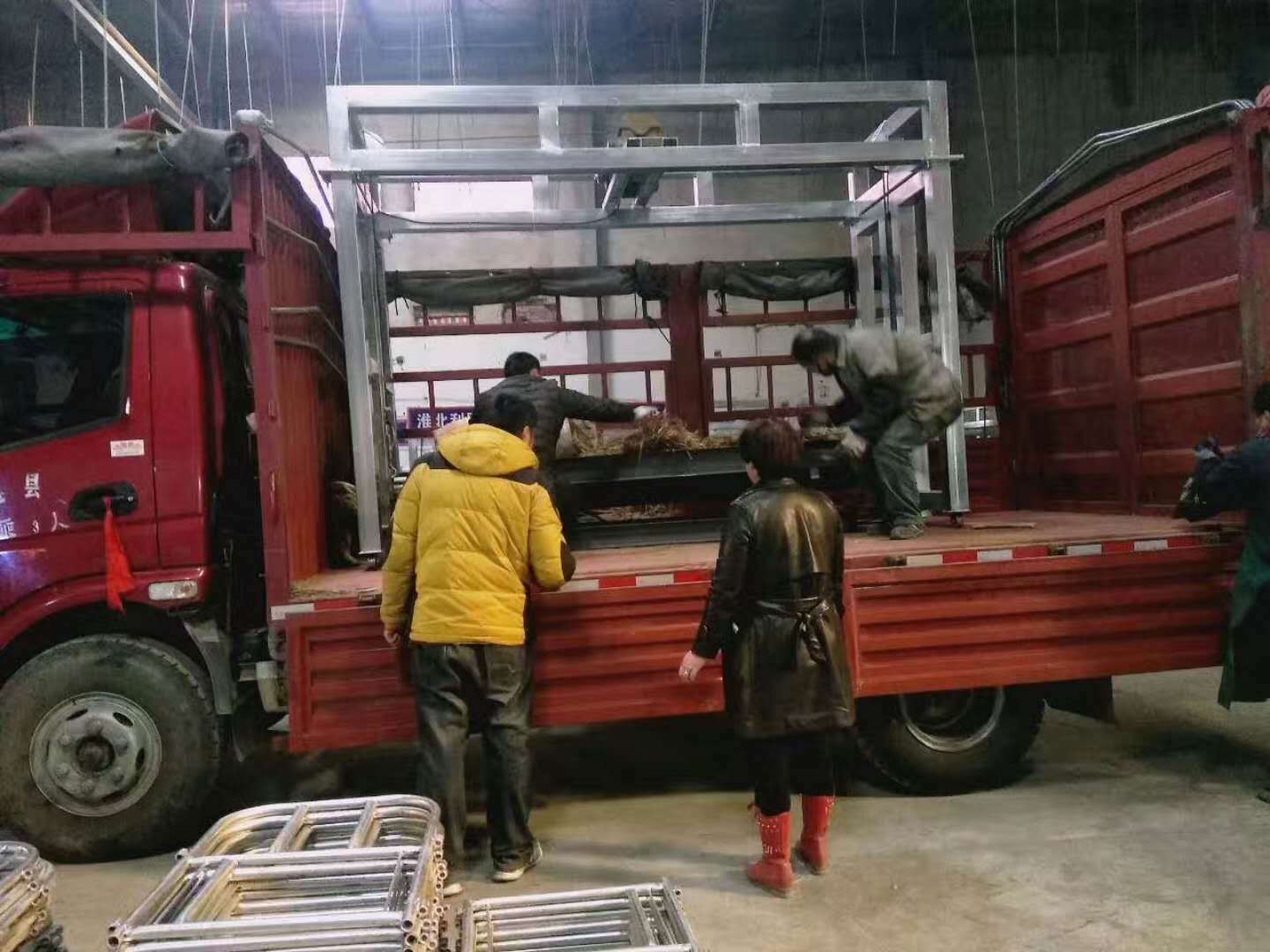 利民養殖設備提供**的水泥食槽，節能水泥漏糞板設備