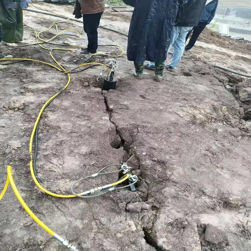 石灰石開采不能放炮用什么破石劈裂機
