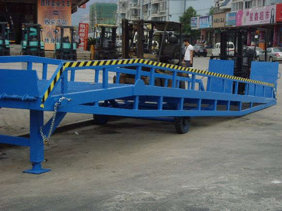 南通移動(dòng)登車橋#集裝箱裝車平臺(tái)#龍宇**技術(shù)