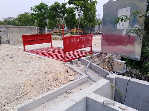 全自動感應(yīng)式洗輪機(jī),鋼鐵廠拉煤車輛洗輪機(jī),平板式自動清洗機(jī)