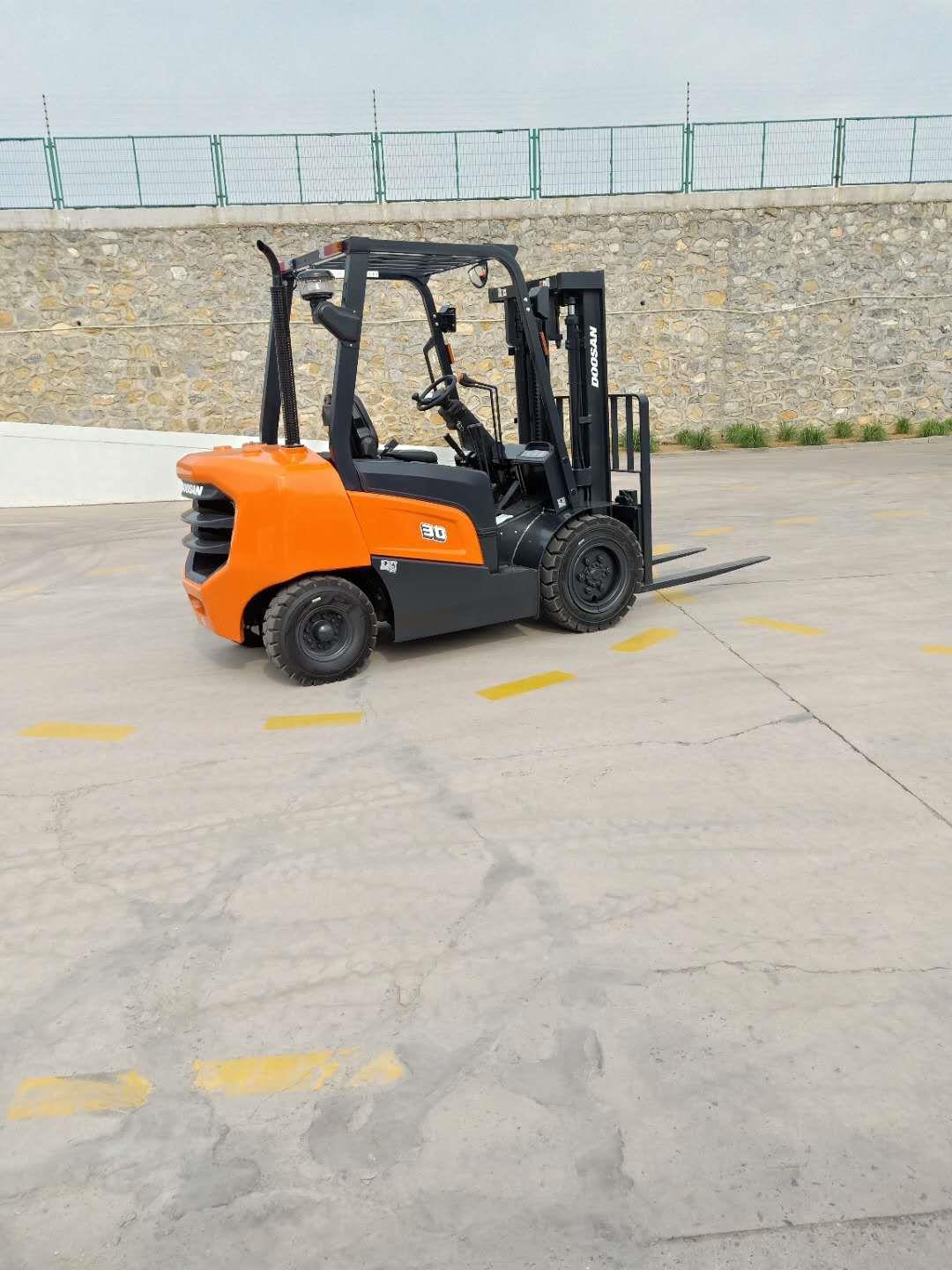 蓬萊進口柴油叉車出租 綠色環(huán)保