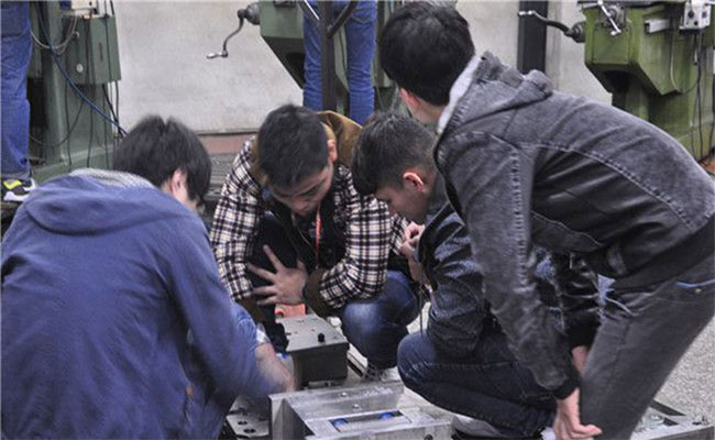 余姚模具設(shè)計造型編程軟件培訓(xùn)-余姚舜龍模具數(shù)控編程培訓(xùn)-余姚模具設(shè)計造型編程培訓(xùn)_經(jīng)驗豐富