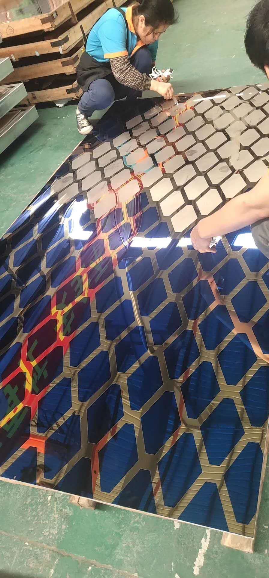 佛山遠達提供彩色不銹鋼板鏡面蝕刻花紋電梯裝飾板 聯眾