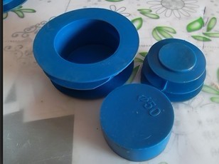 鹽山華蒴大量生產(chǎn)各種管帽 內(nèi)塞式塑料管帽  PVC塑料管帽等