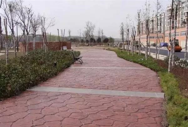 淄博壓花地坪多少錢一個平方 山東壓模地坪施工報價 亞斯特