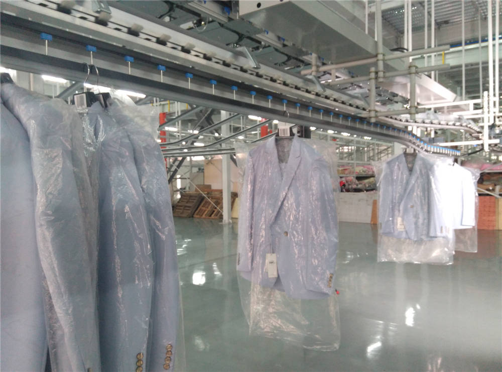智能工廠-服裝業小車自動懸掛倉儲區出庫