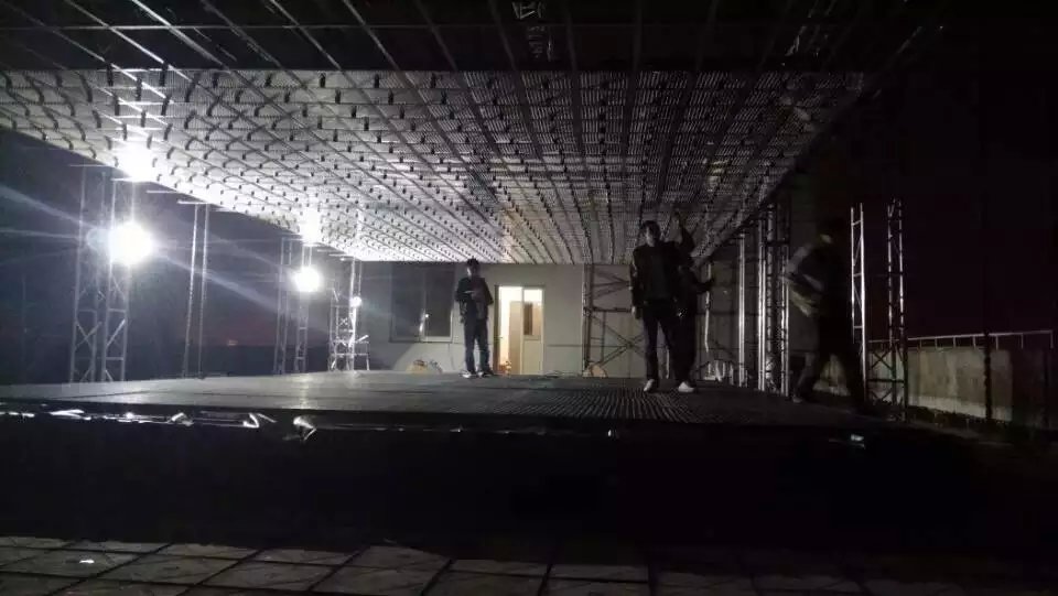 榮富文化制作雨屋主題安裝租賃讓你體驗一場不濕身的雨