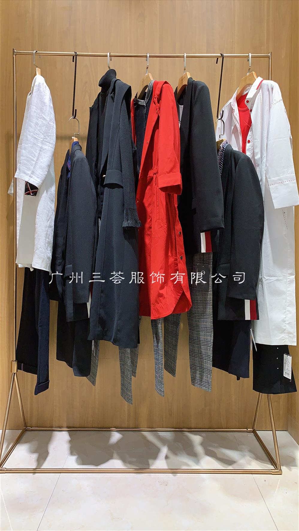 派克服冬款 冬季品牌折扣女装尾货批发 高品质较**