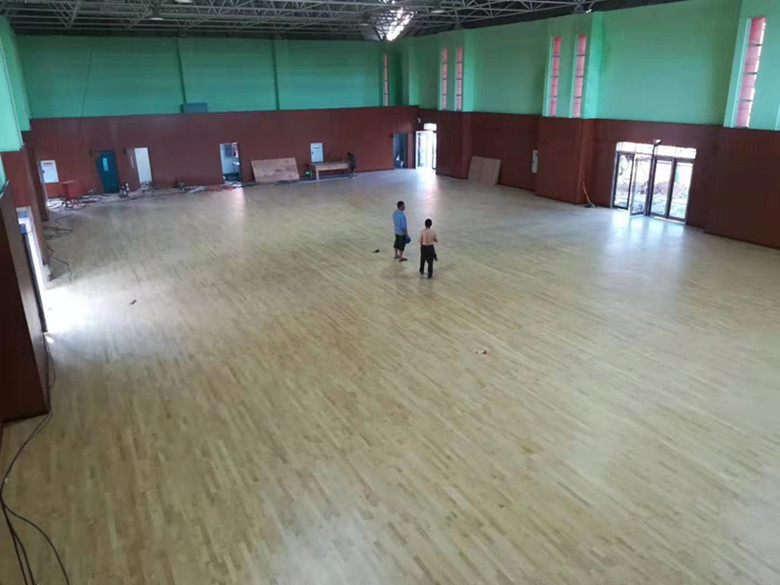 津市樺木羽毛球館木地板定制