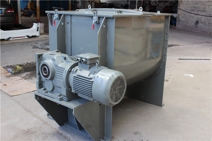 鹽類混合機(jī)-上海市報(bào)價(jià)合理的臥式螺帶混合機(jī)