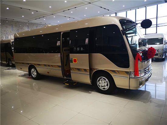 多年租車經驗豐富 徐匯租考斯特