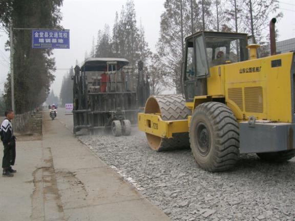 广州多锤头水泥路面破碎机价格