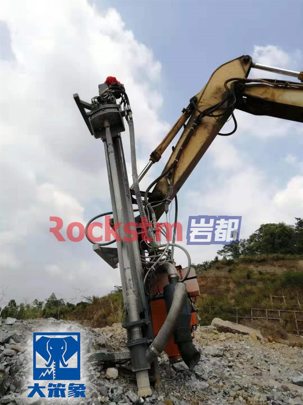 一款加裝在挖掘機上的鉆機深圳大笨象挖掘機改裝鉆機廠家詳細參數